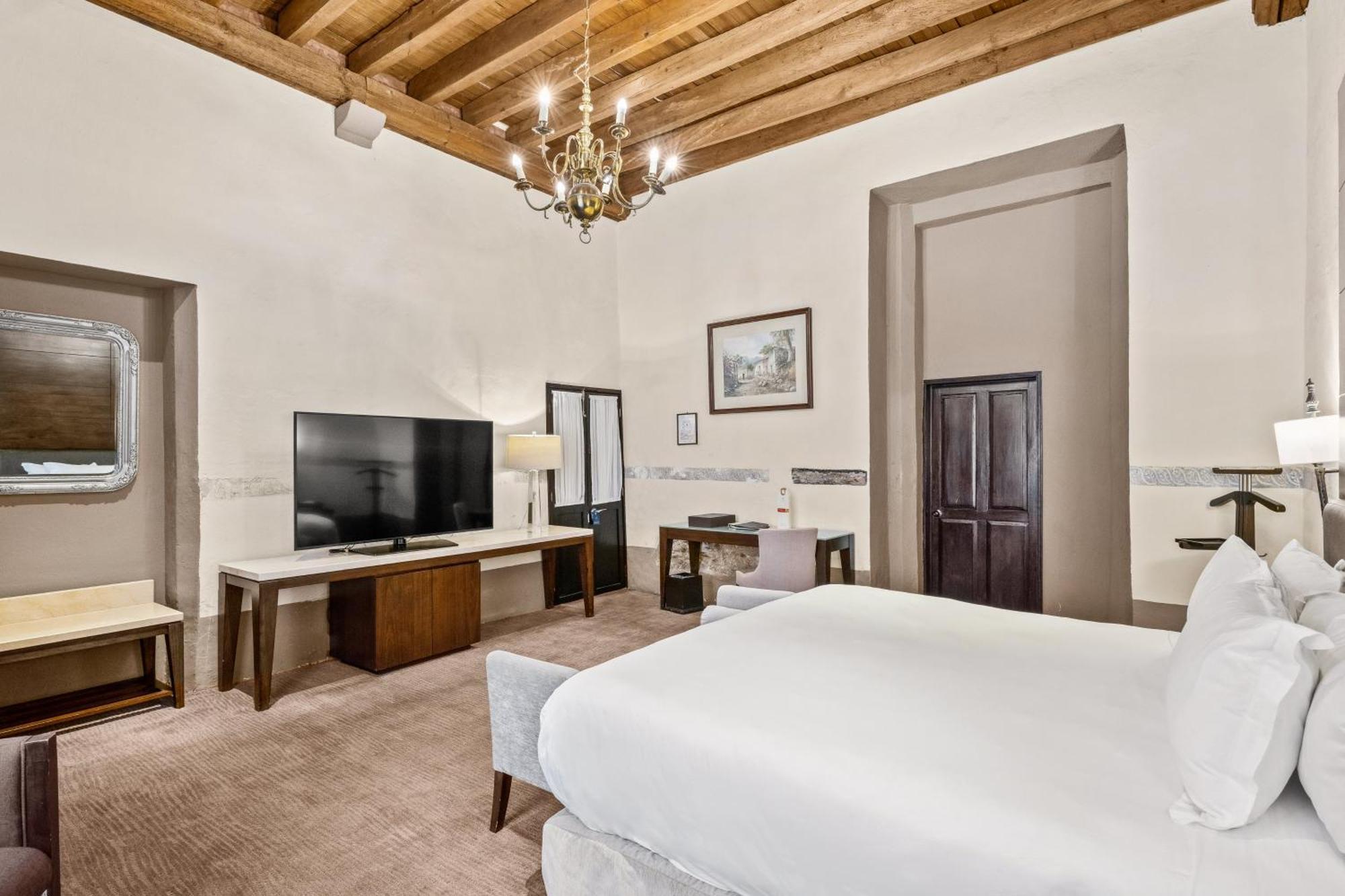 Quinta Real Puebla Hotel Kültér fotó A guest room at the Hotel Santa Fe