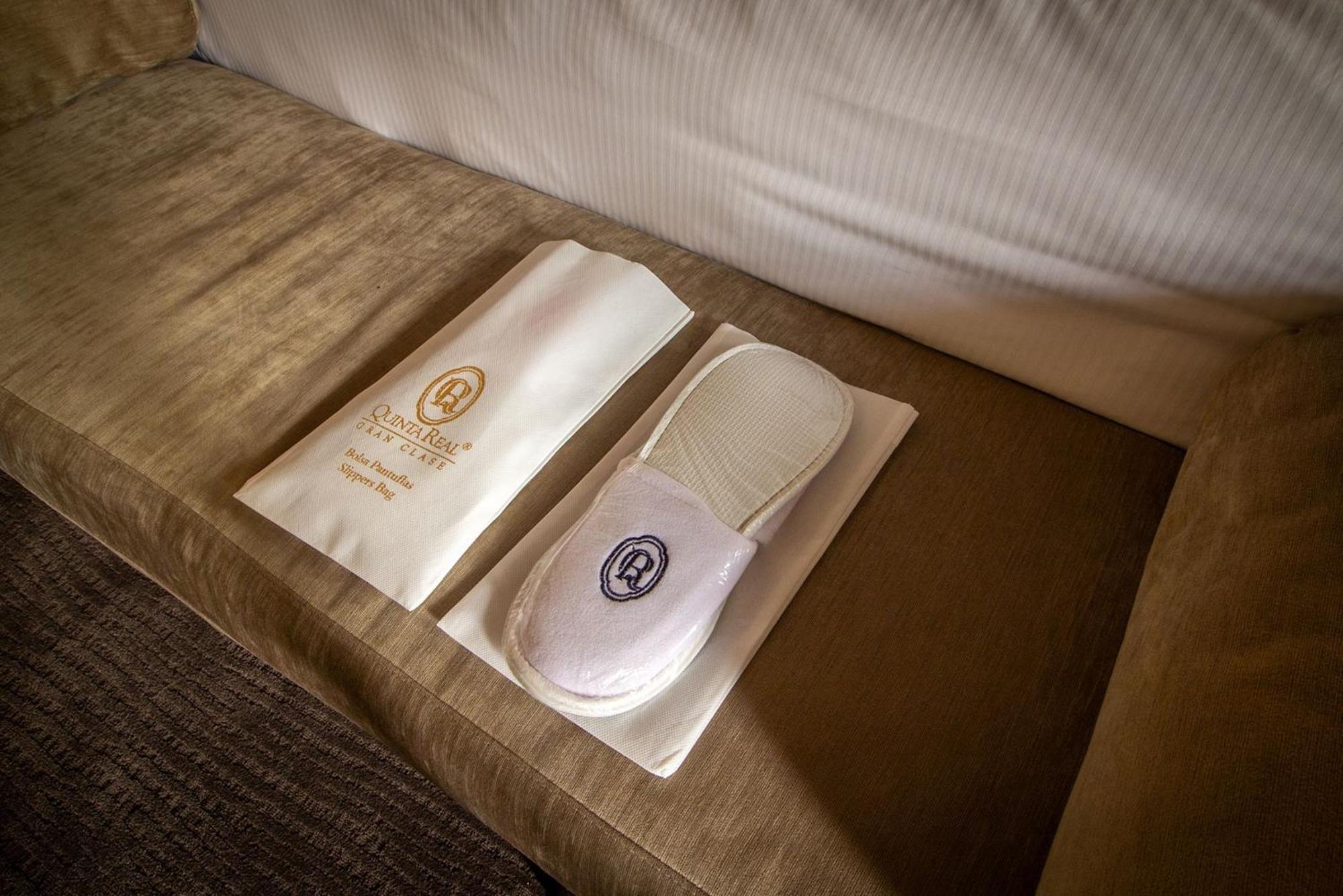 Quinta Real Puebla Hotel Kültér fotó Slippers at a hotel