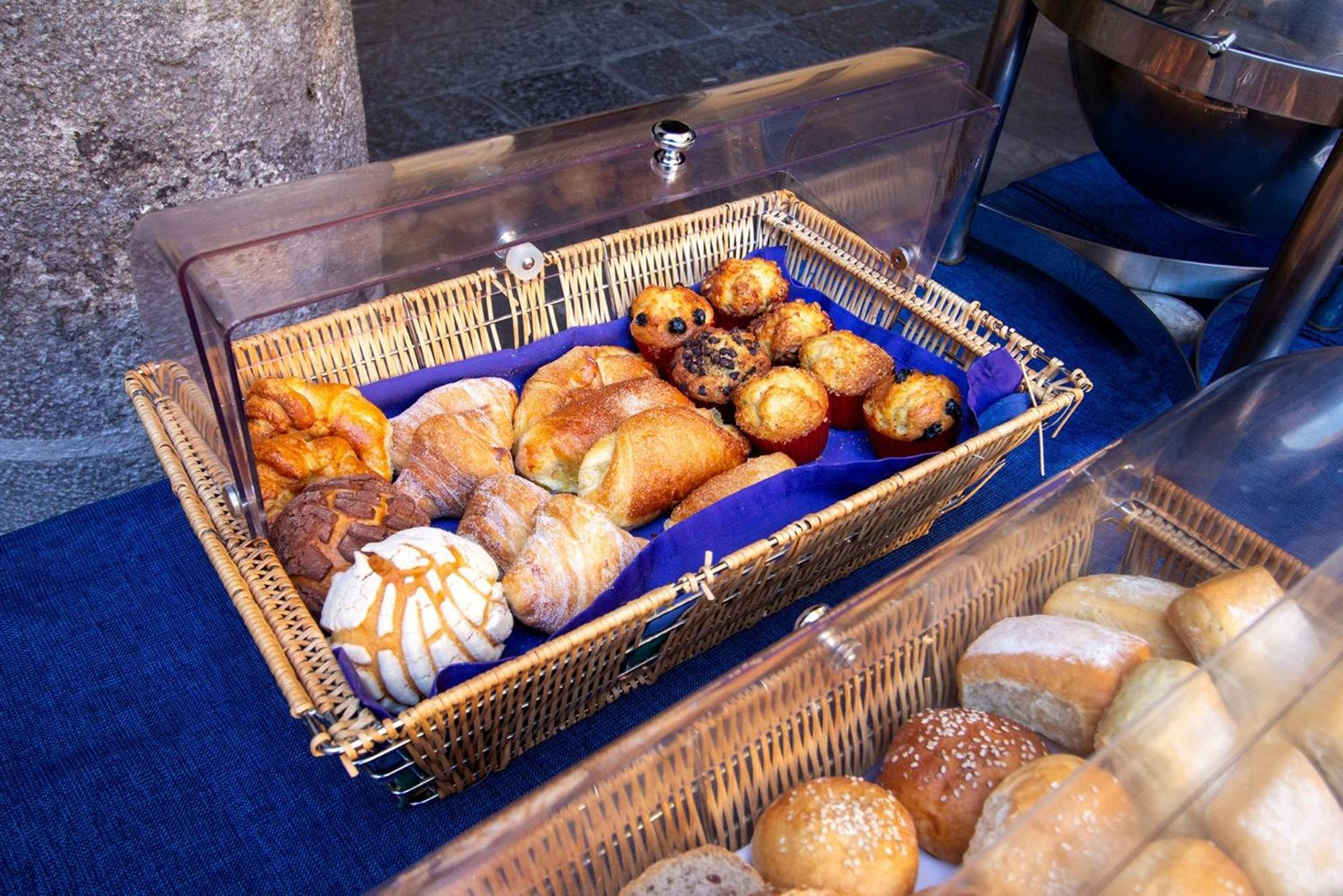 Quinta Real Puebla Hotel Kültér fotó A selection of pastries