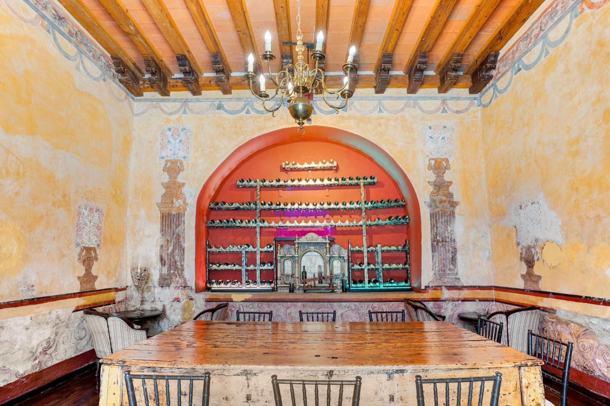 Quinta Real Puebla Hotel Kültér fotó The wine tasting room at the Hacienda de San José
