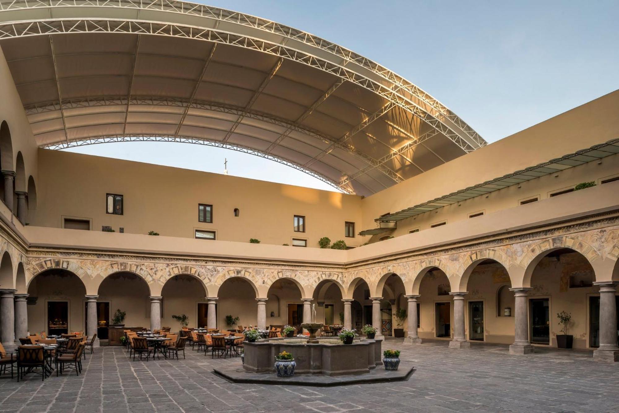 Quinta Real Puebla Hotel Kültér fotó The courtyard of the hotel