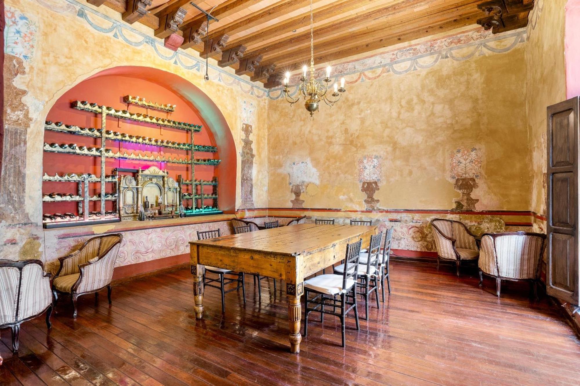 Quinta Real Puebla Hotel Kültér fotó The wine tasting room at the winery